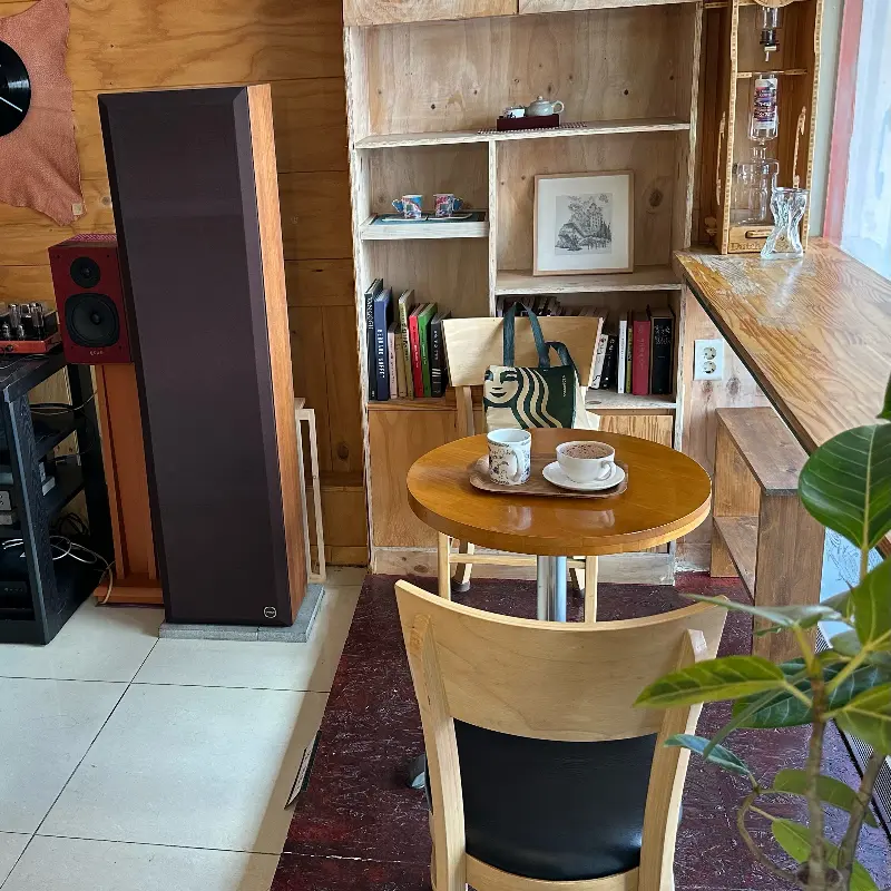 아늑한 카페 내부