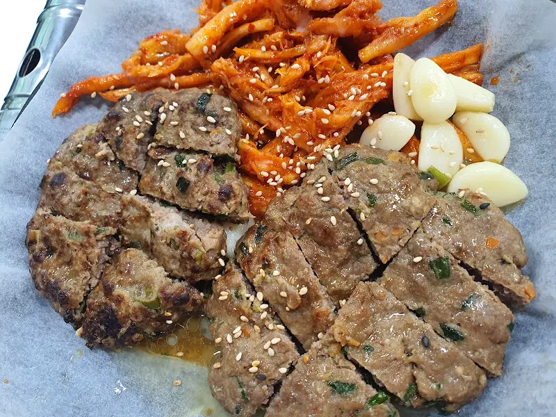 마늘 떡갈비와 더덕구이