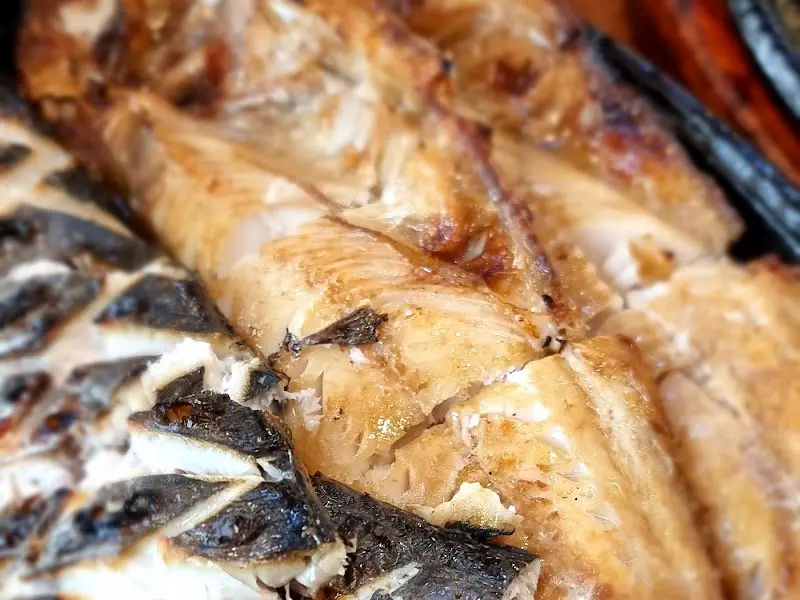 윤기가 자르르 흐르는 생선구이