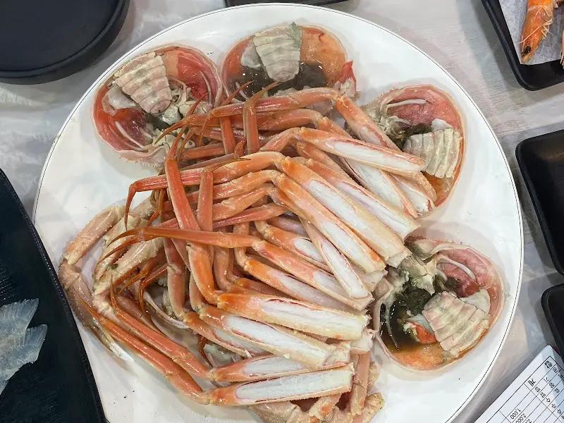 먹음직스럽게 손질된 대게 다리