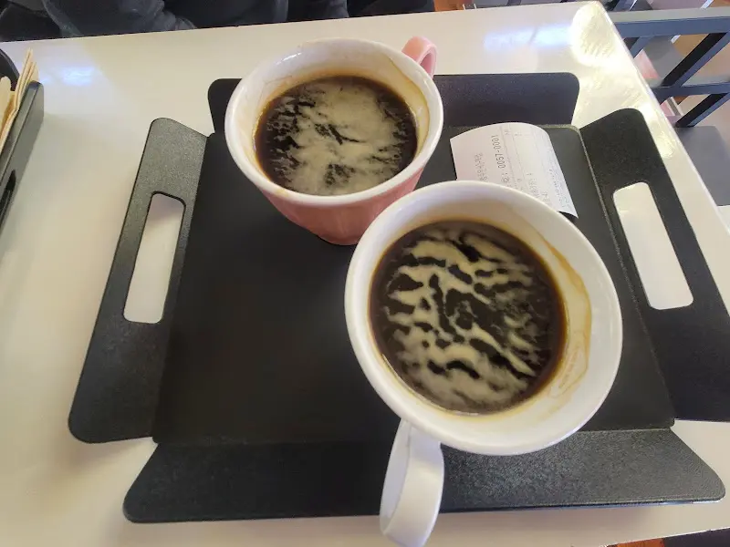 향긋한 커피 한 잔과 함께 즐기는 여유로운 시간