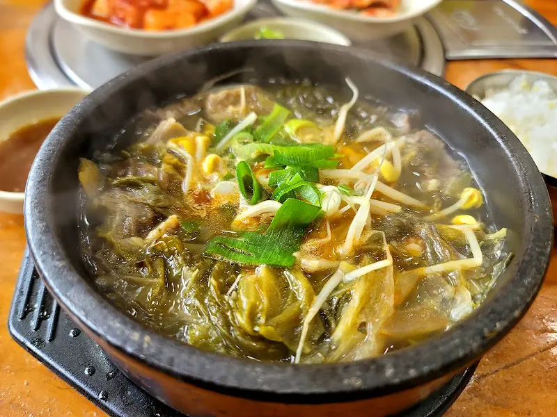 뜨끈한 국물이 일품인 와우해장국