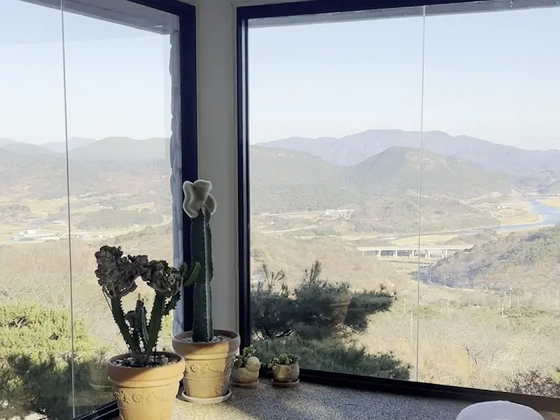 통창으로 보이는 경호강