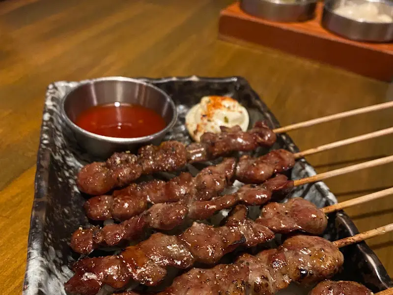 윤기가 흐르는 닭 염통 꼬치