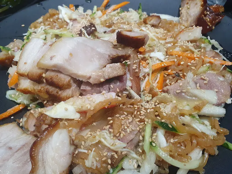 윤기가 자르르 흐르는 족발과 보쌈