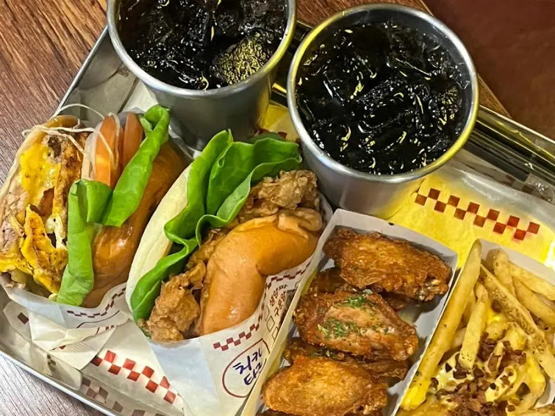 다양한 사이드 메뉴와 음료