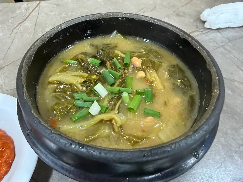 깊고 진한 맛의 우거지된장국