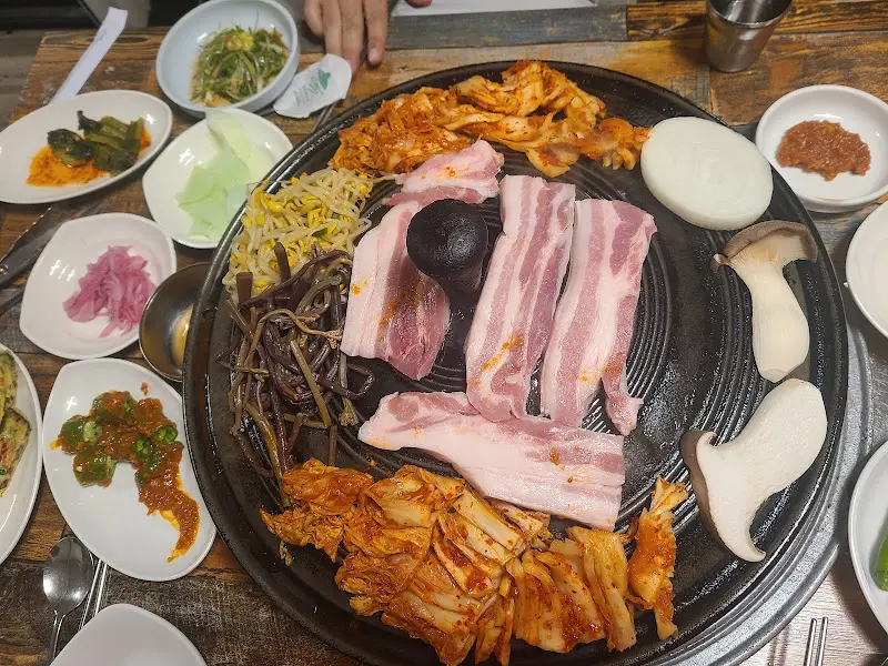 맛깔스러운 밑반찬들