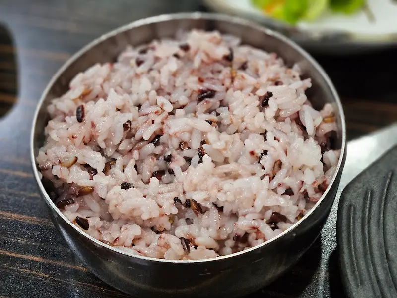 윤기가 흐르는 밥