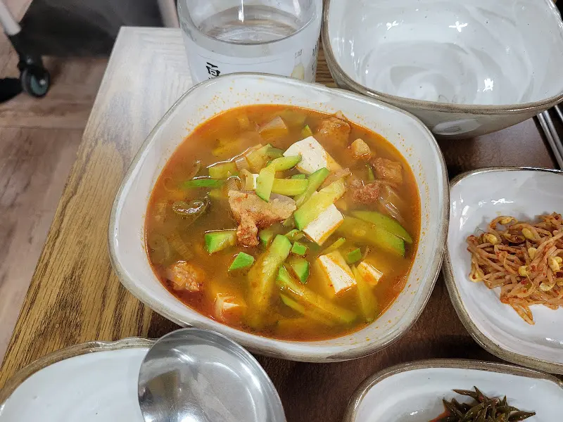 서비스로 제공되는 애호박찌개