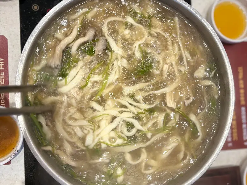 맑은 육수에 칼국수