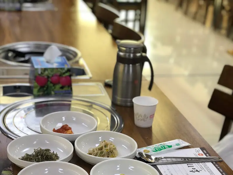 송이가든 내부 테이블 세팅