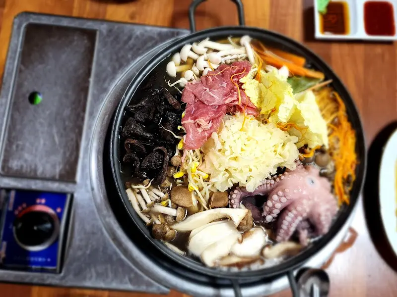 능이버섯전골 한 상 차림