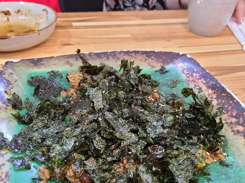 김가루가 듬뿍 뿌려진 볶음밥