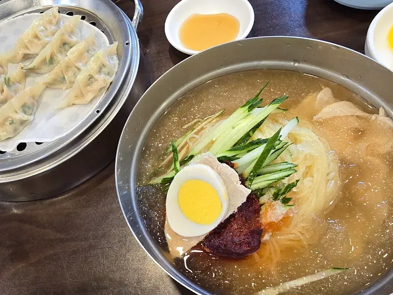 물밀면과 만두 한상차림