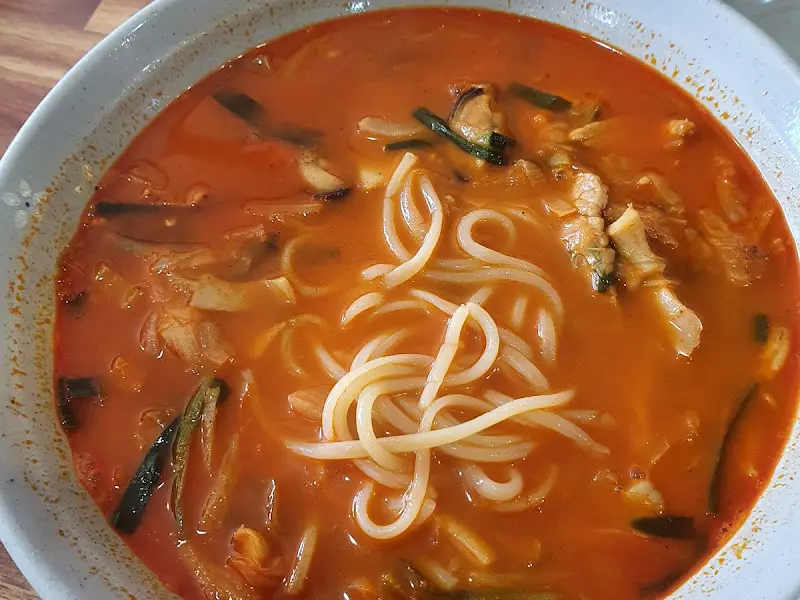 매콤한 국물이 일품인 교동짬뽕