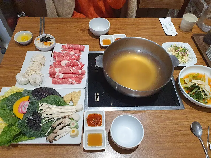 채선당 샤브샤브 한 상 차림