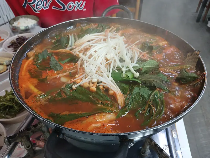 얼큰해 보이는 매운탕