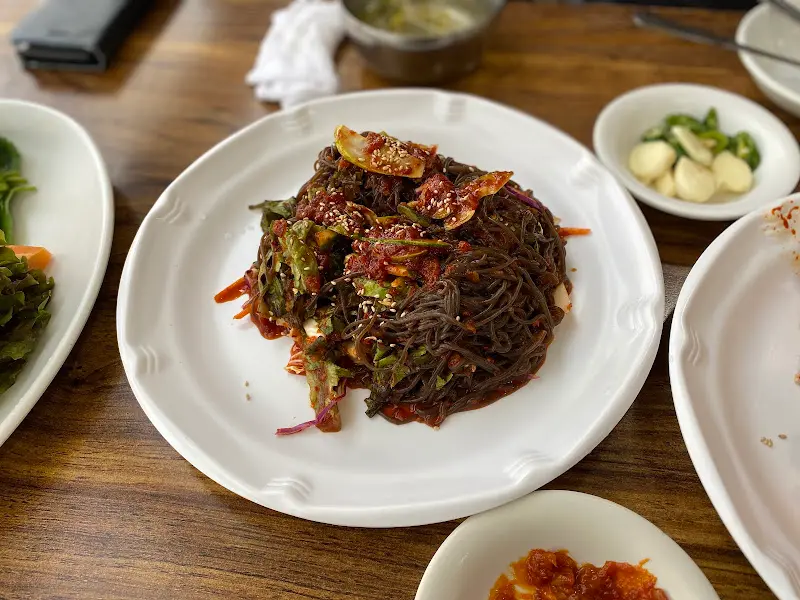 매콤달콤한 쟁반막국수