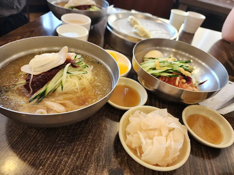 푸짐한 밀면 한 상