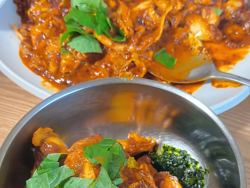 윤기가 좔좔 흐르는 쭈꾸미 볶음