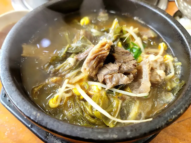 푸짐한 건더기가 인상적인 양평해장국
