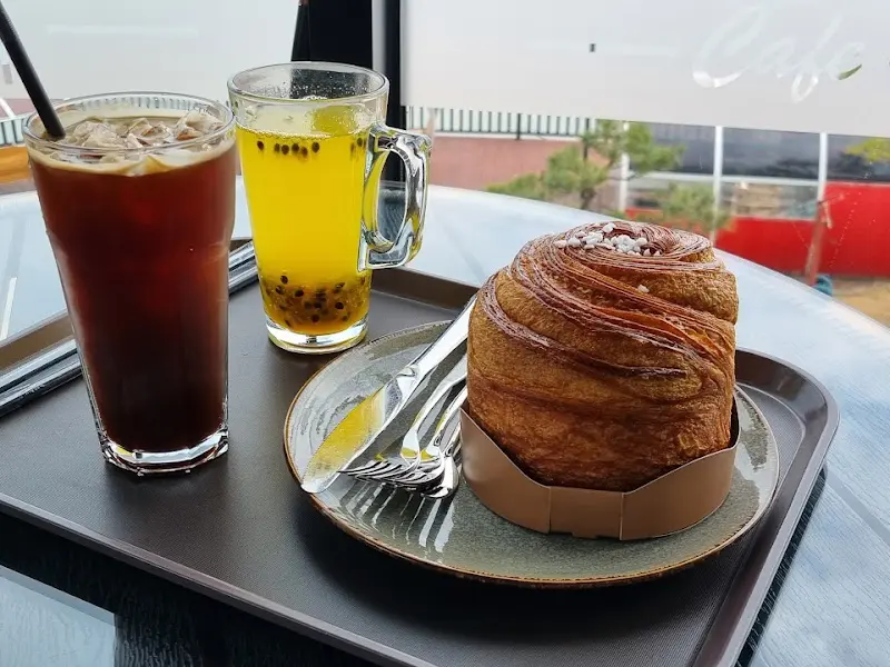 자몽 스무디와 빵