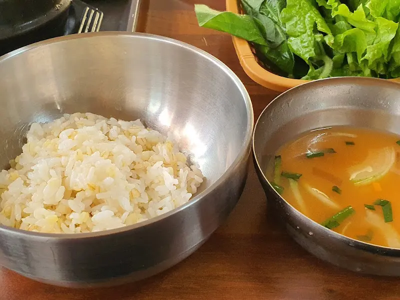 윤기가 자르르 흐르는 꽁보리밥