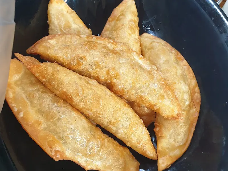 바삭하게 튀겨진 황룡각 탕수육