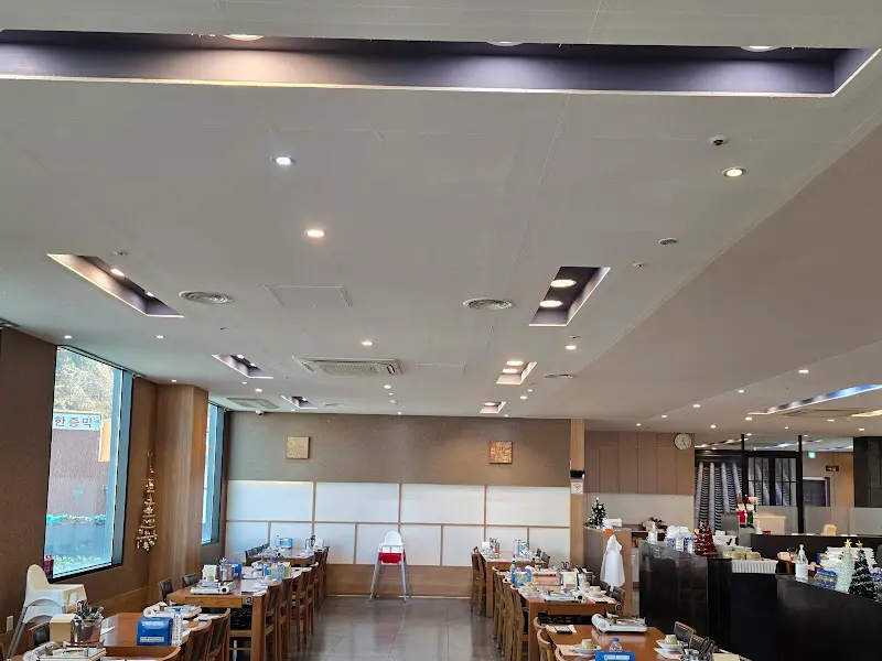 꽃돌게장1번가 내부 전경