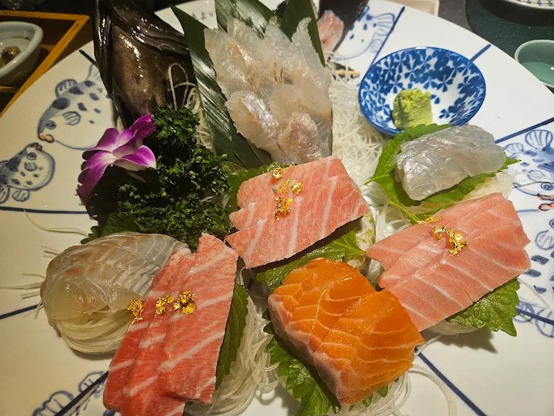 화려한 색감의 모듬 사시미