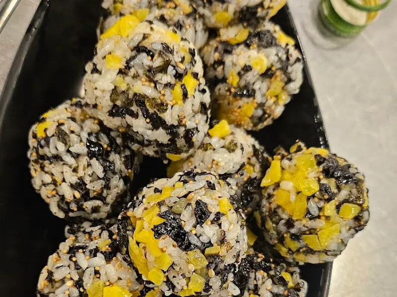 먹음직스러운 주먹밥