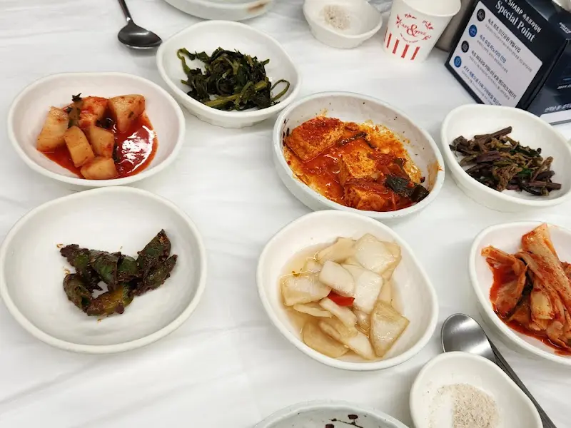 창바위식당 내부