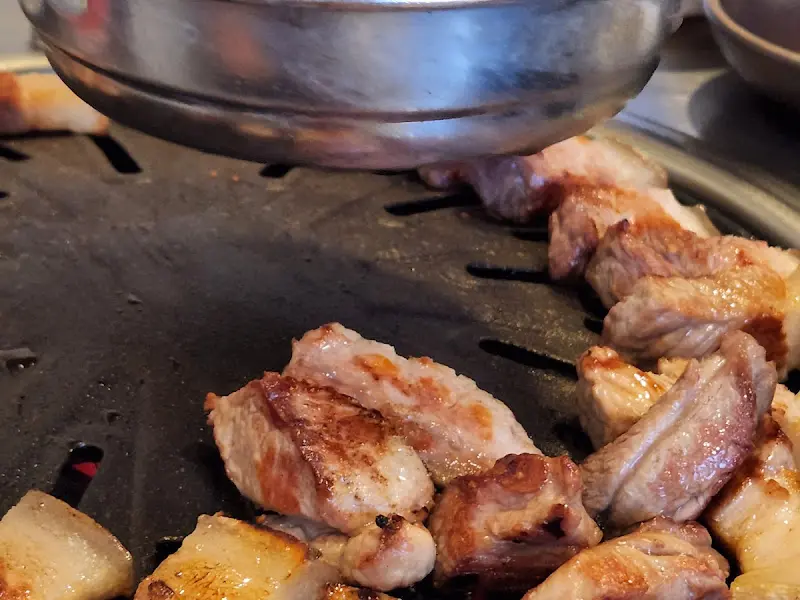 노릇하게 구워진 고기