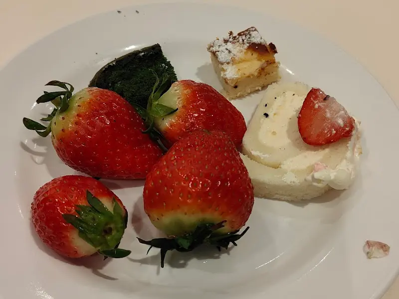 딸기와 케이크 디저트