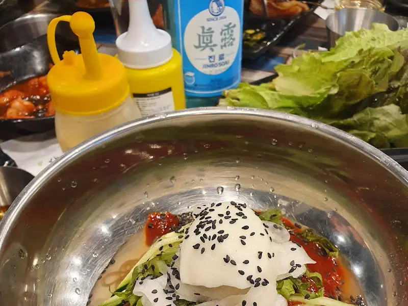 냉면과 각종 소스