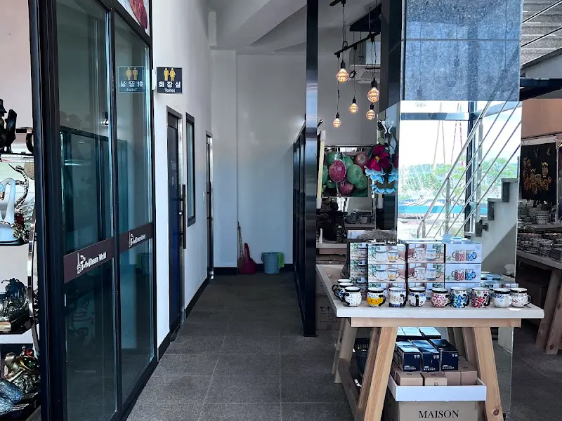 카페 내부 복도