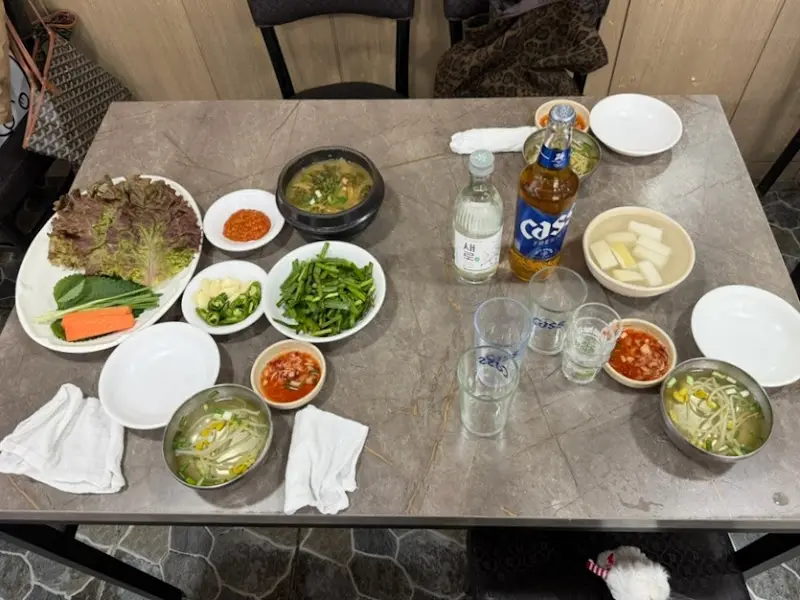 푸짐하게 차려진 한 상 차림