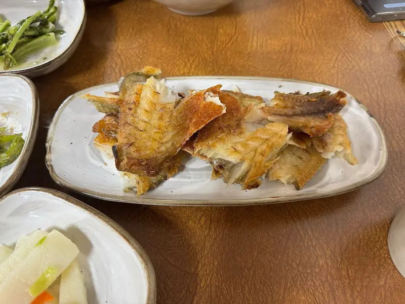 노릇하게 튀겨진 굴비