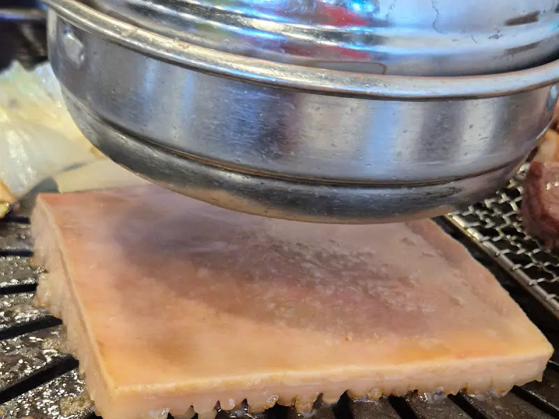 불판 위의 제주 흑돼지