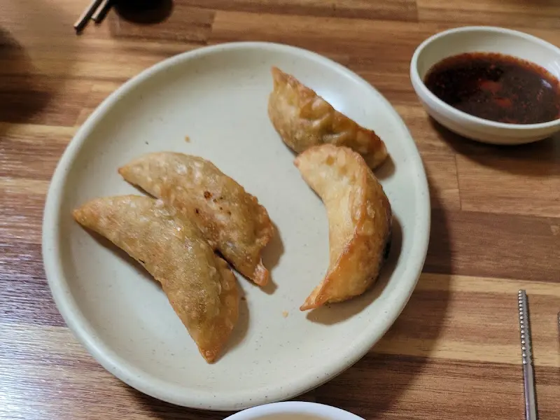 바삭하게 튀겨진 군만두