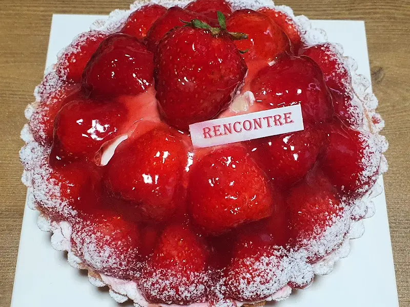 싱싱한 딸기가 듬뿍 올라간 딸기 타르트