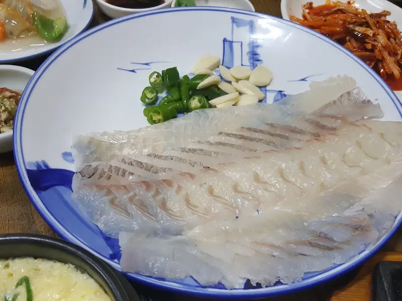 신선함이 느껴지는 광어회