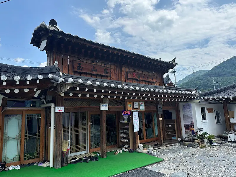 한옥의 멋이 느껴지는 옥산장