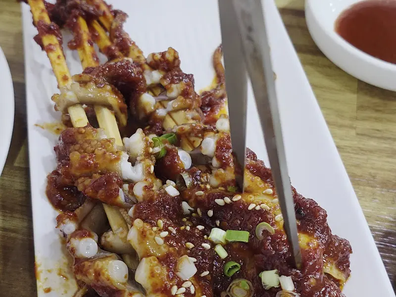 매콤달콤한 양념이 입맛을 돋우는 낙지 호롱