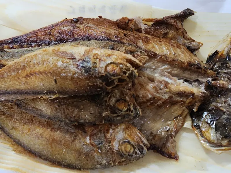 노릇하게 구워진 생선 구이