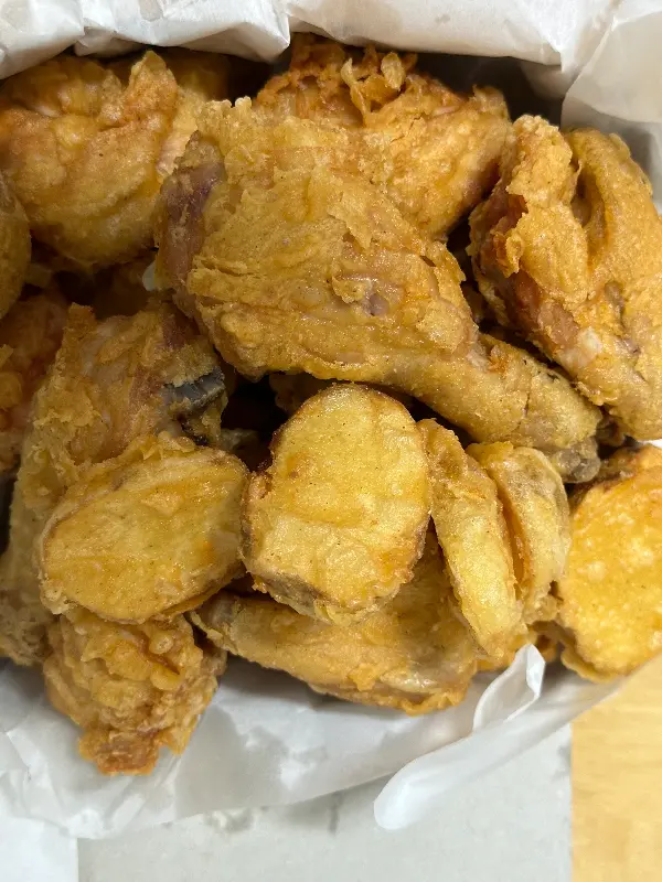 겉은 바삭, 속은 촉촉한 후라이드 치킨