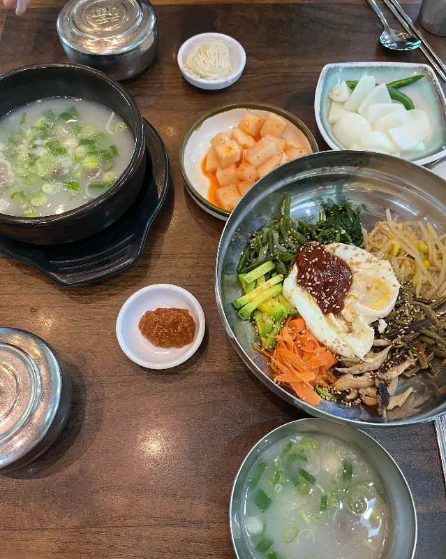 비빔밥, 곰탕, 순대 한 상