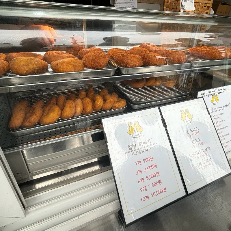 쇼케이스 안의 빵들