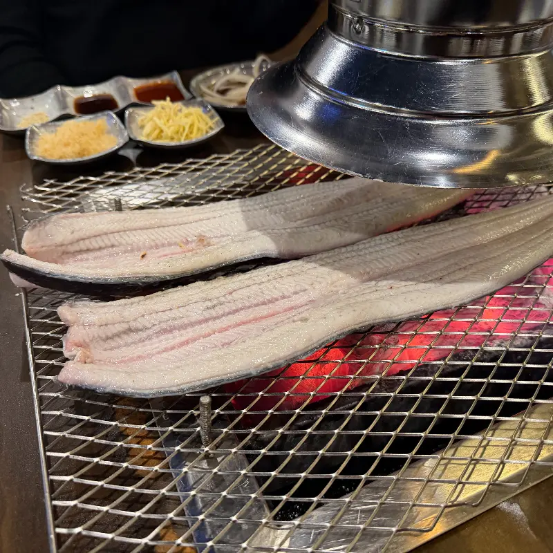 깔끔하게 정돈된 테이블 세팅